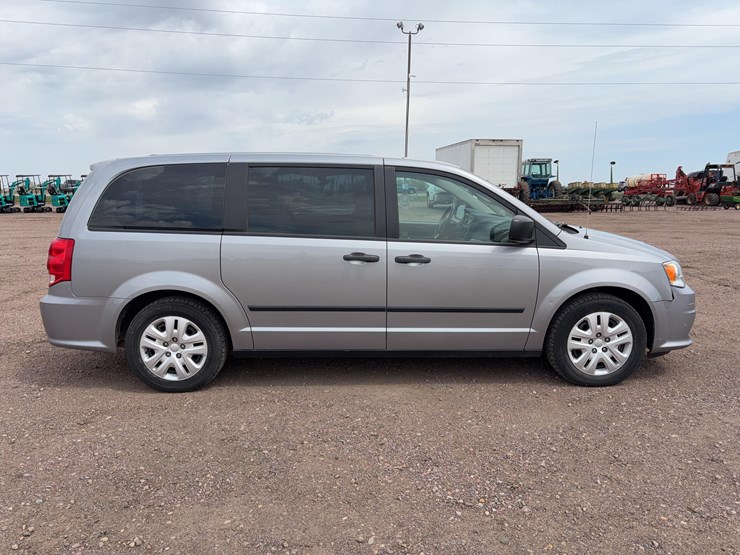 2015-dodge-grand-caravan-image-3