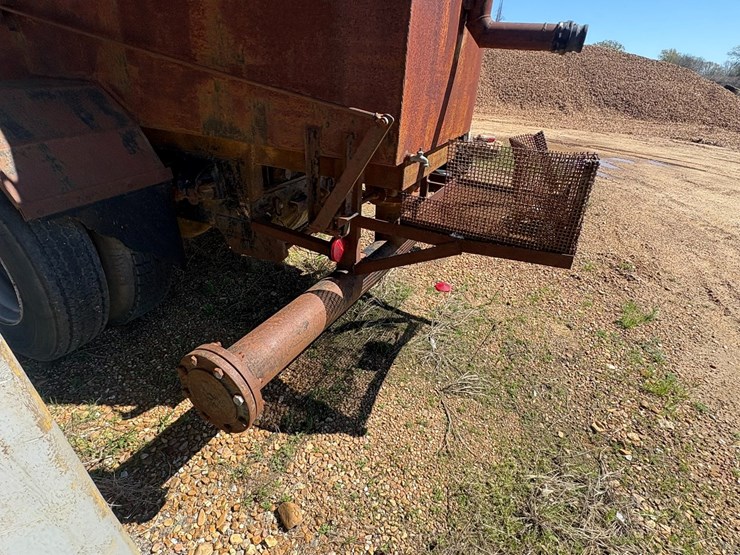 #42070-•-1984-cheverolet-c7-t/a-water-truck-vin:-1gbj7d1b3ev103757-image-15