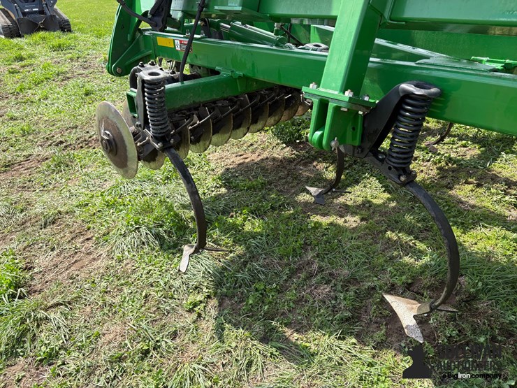 2014-john-deere-2310-image-20