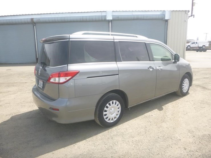 2015-nissan-quest-image-3