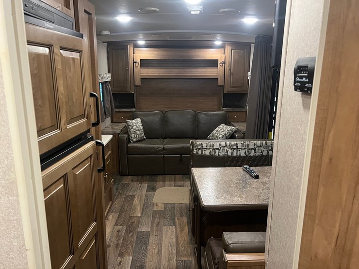 #9555-•-2017-rockwood-mini-lite-2304ks-camper-(title-in-delay)-image-15