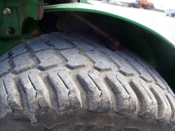 john-deere-636m-image-30