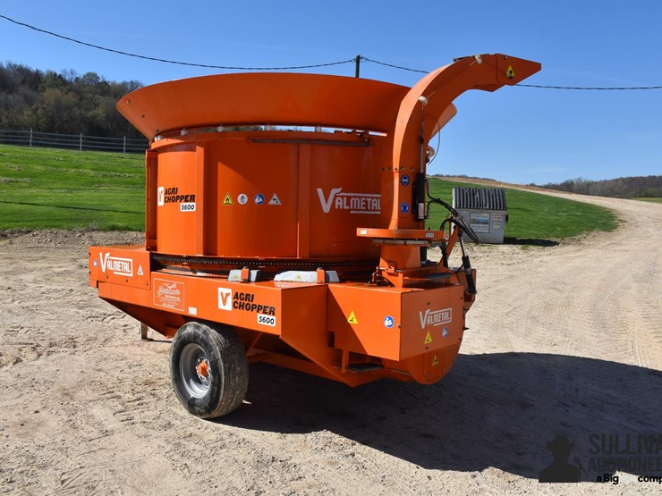 2023-valmetal-5600-pull-type-bale-chopper-image-7