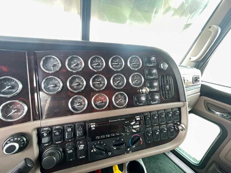 #200-•-2020-peterbilt-semi-tractor-(has-wi-title)-(denmark,-wi)-image-54