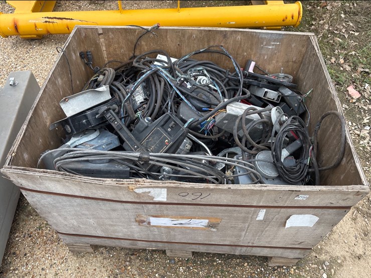 #35885-•-control-boxes-and-wiring-harnesses-image-1