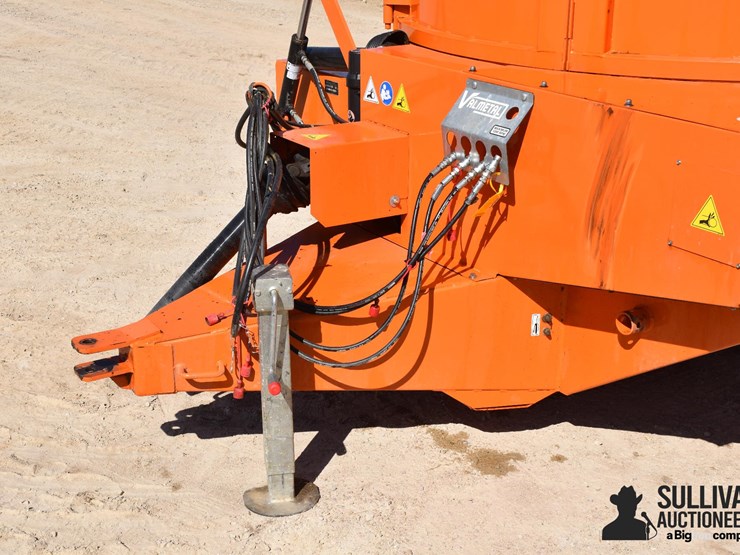 2023-valmetal-5600-pull-type-bale-chopper-image-9