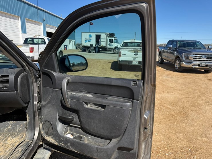 2013-chevrolet-1500-image-27