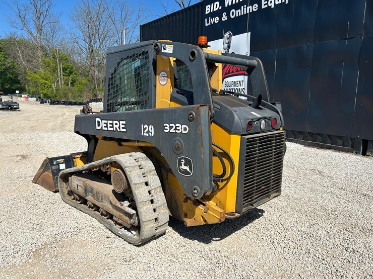 deere-323d-image-2