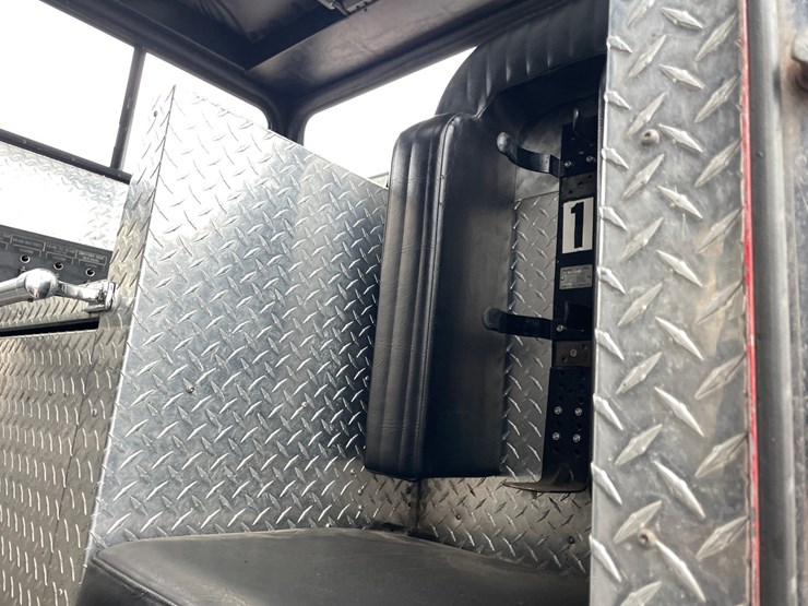 1991-peterbilt-377-image-32