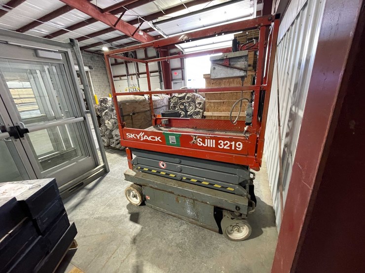 #412-•-skyjack-scissors-lift-(kewaskum,-wi)-image-6