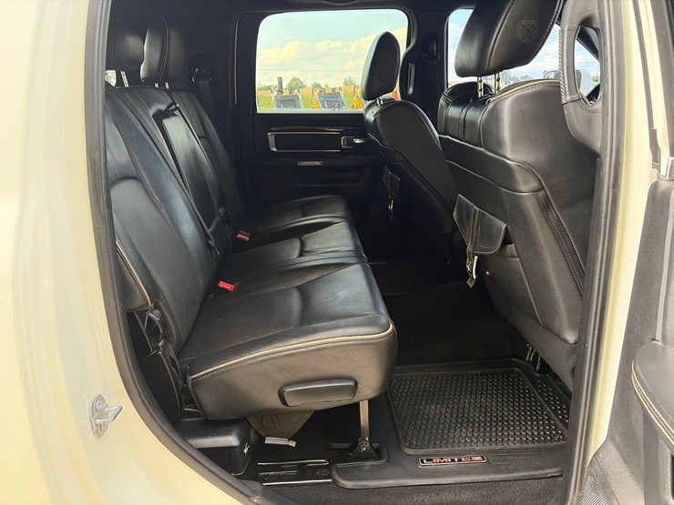 2017-dodge-3500-image-21