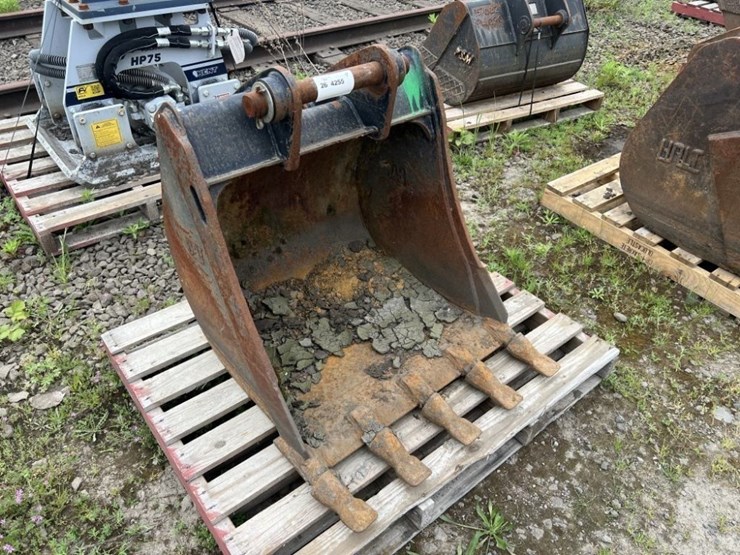 caterpillar-30-image-1