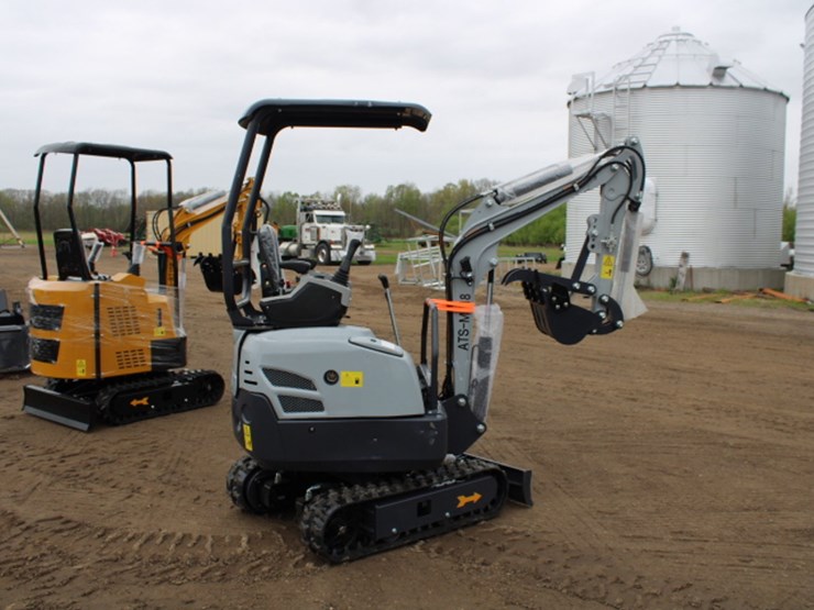 #8075-•-me18-mini-excavator-image-8