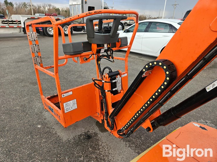 2019-jlg-toucan-32e-image-15