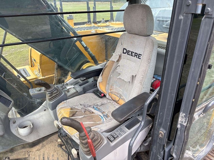 2019-deere-210g-image-28