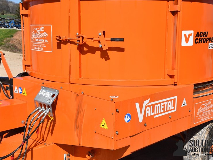 2023-valmetal-5600-pull-type-bale-chopper-image-10