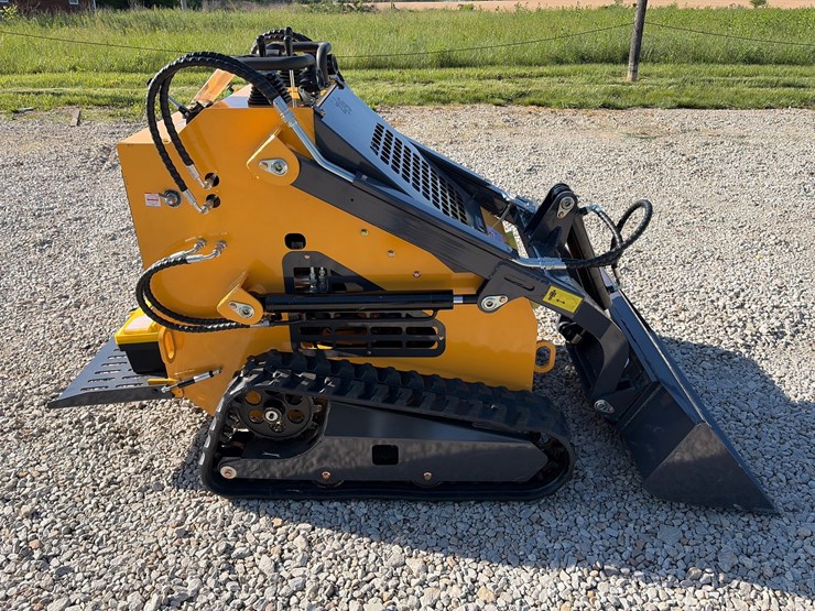 #207-•-unused-2026-zjg-zj-380-mini-skid-steer-loader-image-1
