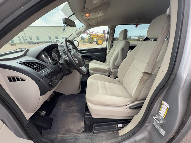 2015-dodge-grand-caravan-image-9