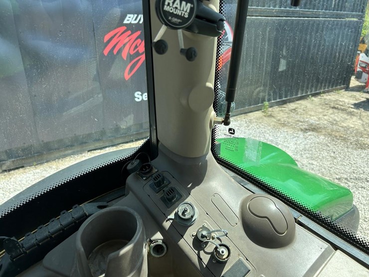 2018-john-deere-6215r-image-32