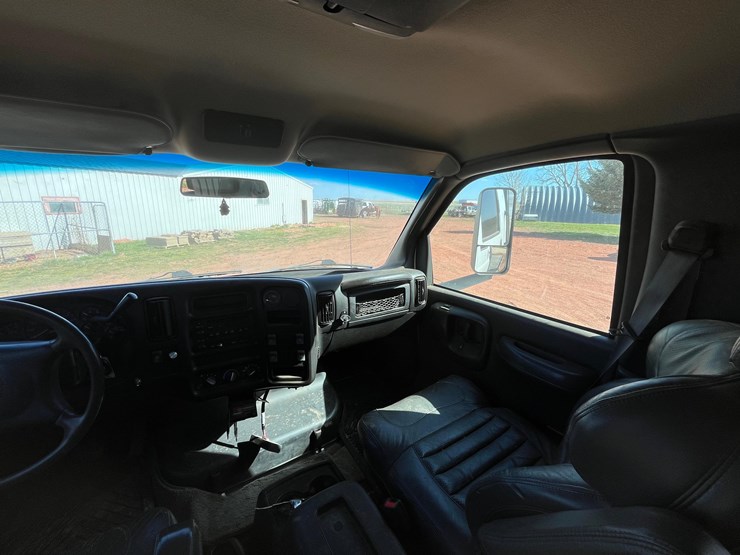 gmc-4500-truck-image-13