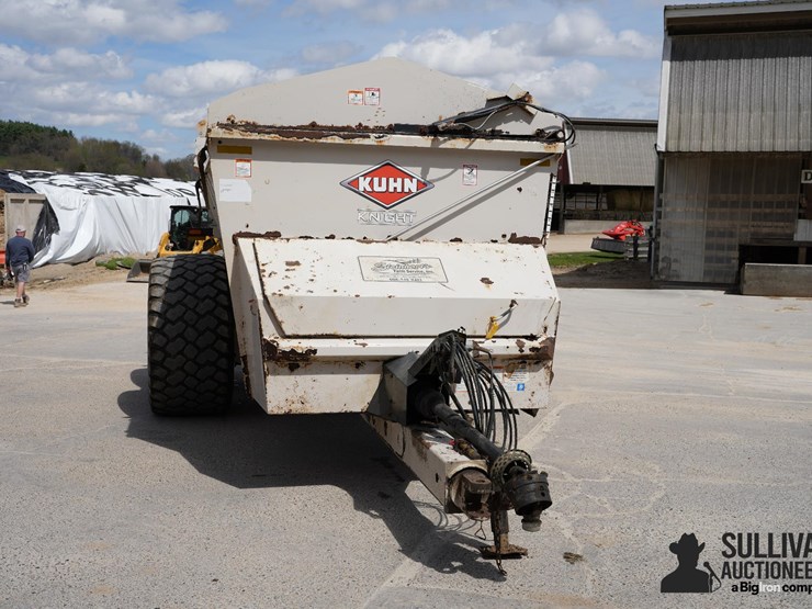 kuhn-knight-slc141t-pull-type-manure-spreader-image-2