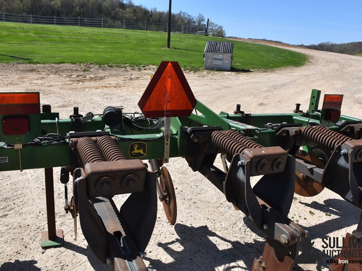 2011-john-deere-2100-image-19