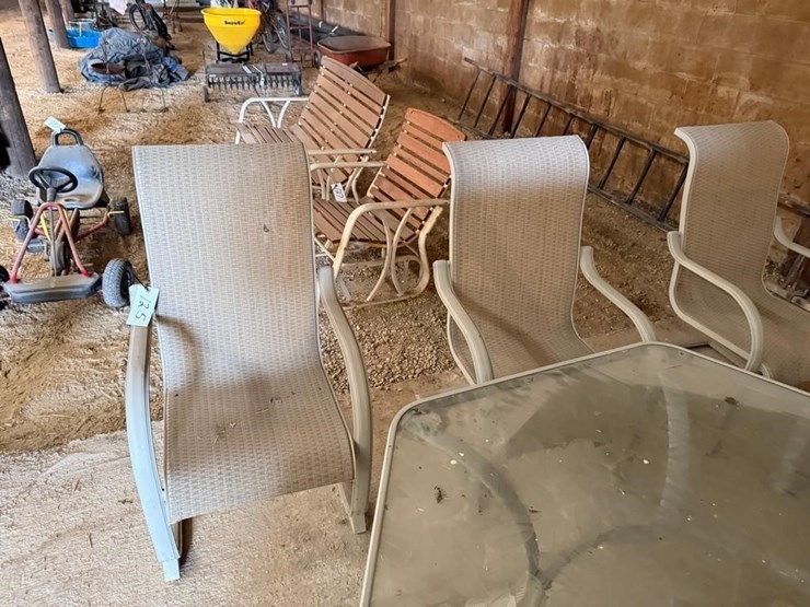 patio-table-&-chairs-image-5