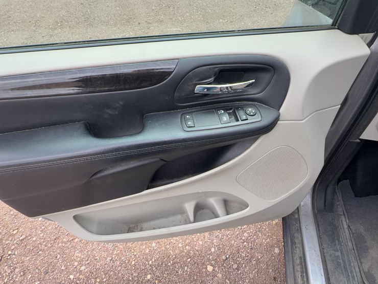 2015-dodge-grand-caravan-image-8