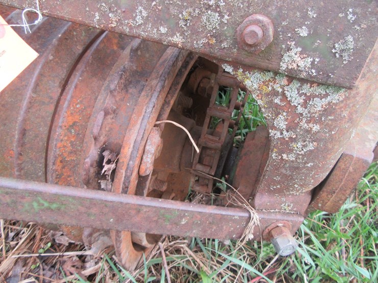 #9564-•-brillion-cultipacker-seeder-image-8