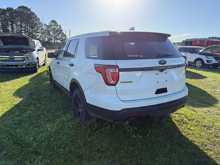 2016-ford-explorer-image-4