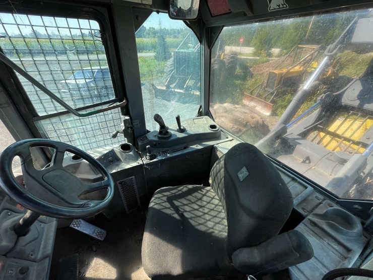 2000-john-deere-660-image-35