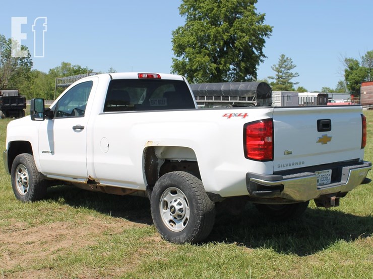 2015-chevrolet-silverado-2500-image-3