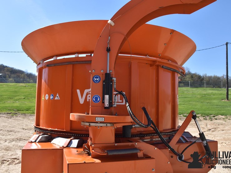 2023-valmetal-5600-pull-type-bale-chopper-image-17