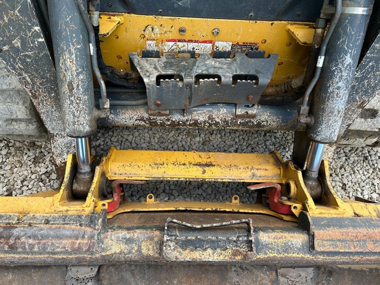 2019-deere-325g-image-10