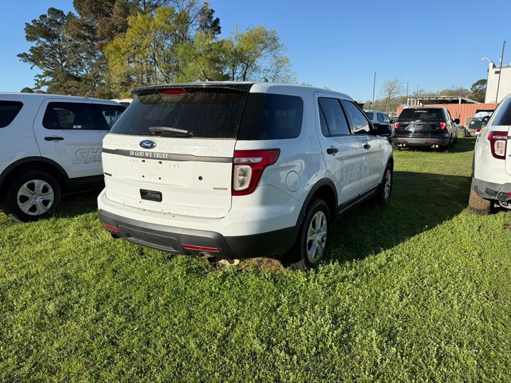 2015-ford-explorer-image-3