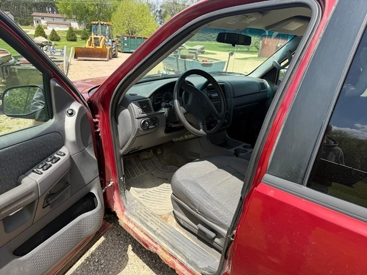 2002-ford-explorer-xls-image-9