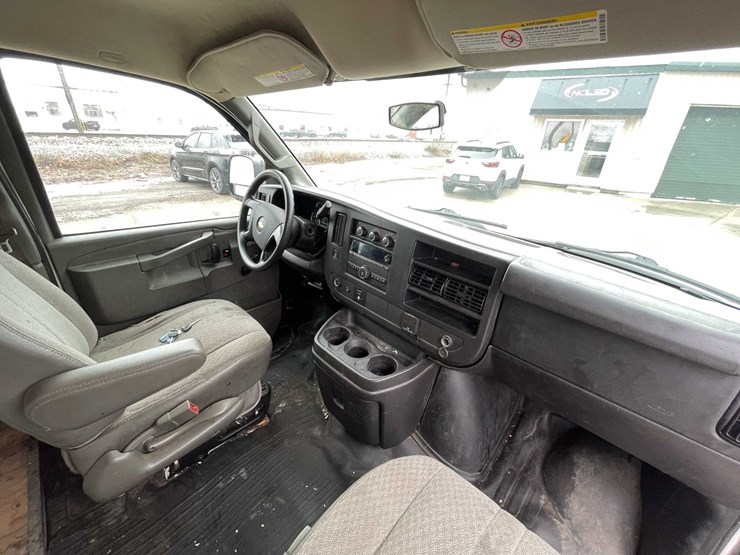 2016-chevrolet-3500-image-46