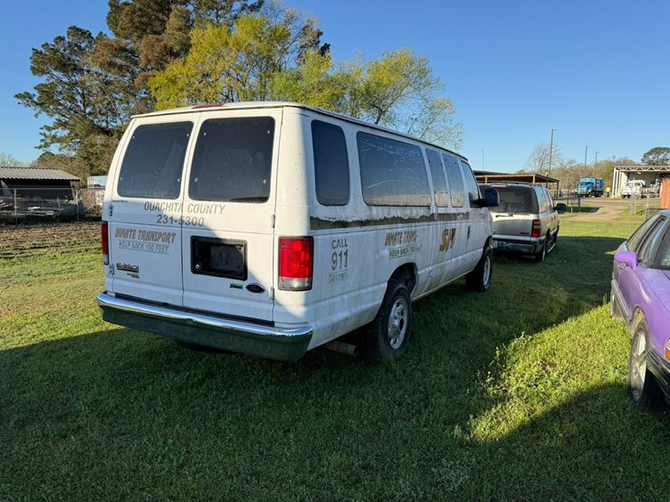 2014-ford-e350-image-3