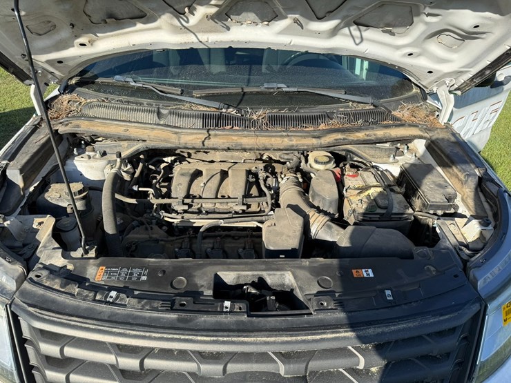 2016-ford-explorer-image-25