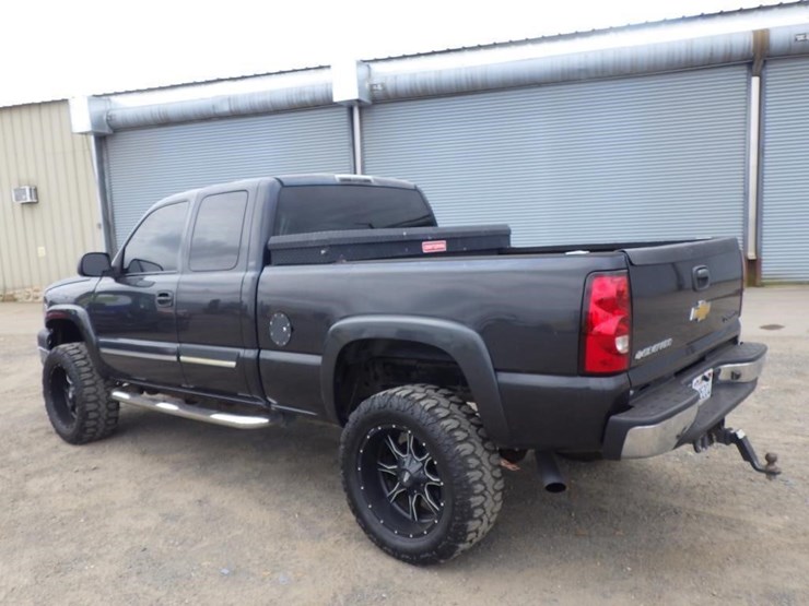 2005-chevrolet-2500hd-image-4