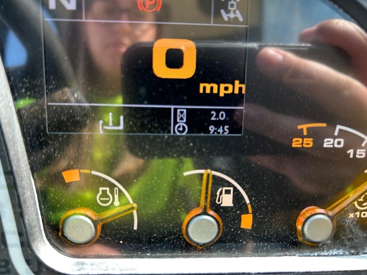 2018-jcb-525-60-image-20