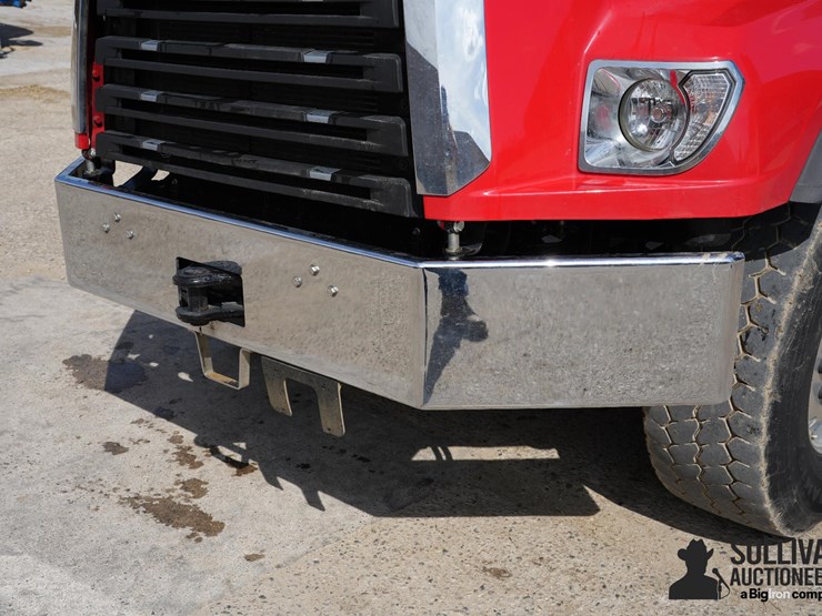 2023-freightliner-114sd-image-9