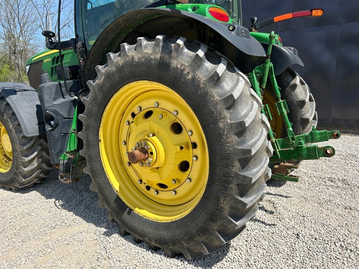 2018-john-deere-6215r-image-19