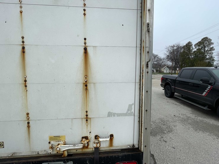 2016-chevrolet-3500-image-26