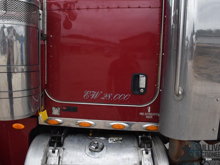 2011-peterbilt-367-image-18