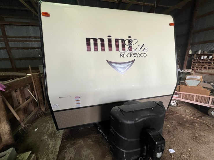 #9555-•-2017-rockwood-mini-lite-2304ks-camper-(title-in-delay)-image-4