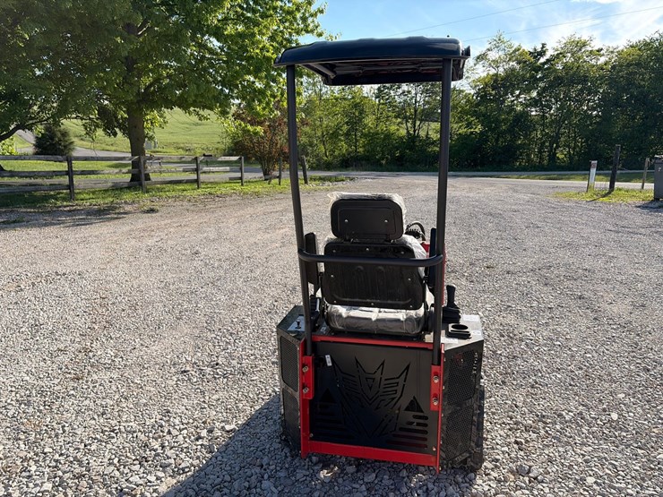 #221-•-unused-2026-ssl580-ride-on-skid-steer-loader-image-3