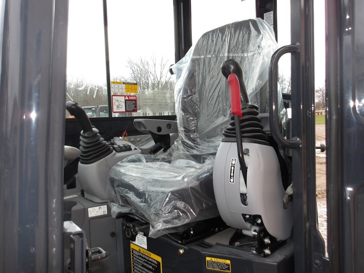 #7470-•-john-deere-35p-mini-excavator-with-4-hours!-image-21