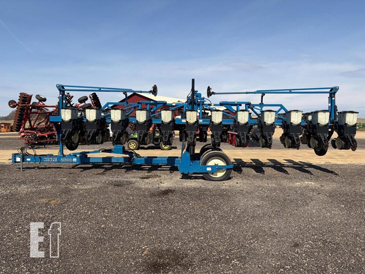 1999-kinze-2600-image-6
