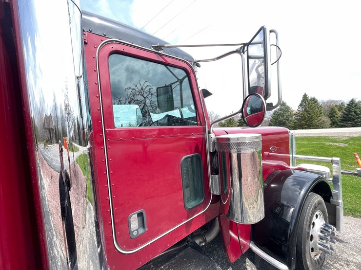 #200-•-2020-peterbilt-semi-tractor-(has-wi-title)-(denmark,-wi)-image-47